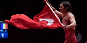 Milli güreşçi Nesrin Baş, Dünya Şampiyonası'nda gümüş madalya aldı
