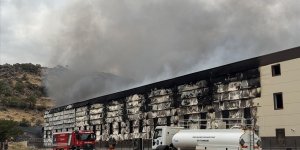 Kayseri'de mobilya fabrikasında çıkan yangın söndürüldü