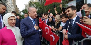 Cumhurbaşkanı Erdoğan, ABD'deki Türkevi'ne girişinde sevgi gösterileriyle karşılandı