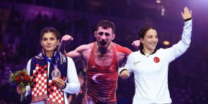 MİLLİ GÜREŞÇİLER, DÜNYA ŞAMPİYONASI'NI 1 GÜMÜŞ, 2 BRONZ MADALYAYLA TAMAMLADI