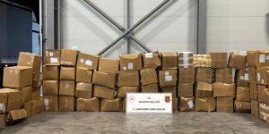 SAKARYA AKYAZI'DA BİR TIR'DA 3 TON 200 KİLO KAÇAK TÜTÜN YAKALANDI