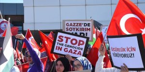 İSRAİL'İN KÜRESEL SUMUD FİLOSU'NA SALDIRISINA TÜRKİYE'DE PROTESTOLAR SÜRÜYOR