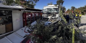 Malatya'da freni arızalanan kamyon 7 konteyner iş yerine çarptı