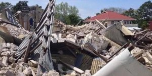 Filipinler'in güneyindeki Mindanao Adası açıklarında 7,4 büyüklüğünde deprem