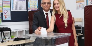 KKTC'de seçim günü: Resmi olmayan sonuçlara göre yeni Cumhurbaşkanı Tufan Erhürman