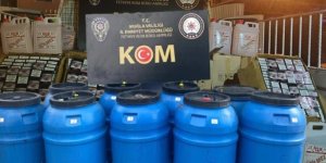 FETHİYE'DE 1 TON 100 LİTRE ETİL ALKOL VE 1 TON 980 LİTRE SAHTE ŞARAP ELE GEÇİRİLDİ