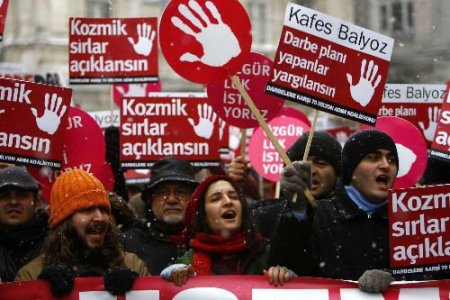 1 Derece Sıcaklığa Rağmen Darbecileri Protesto Ettiler (1)