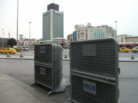 1 Mayıs Bariyerleri Taksim’de