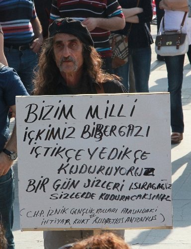 1 Mayıs törenine çöpçünün dansı damga vurdu