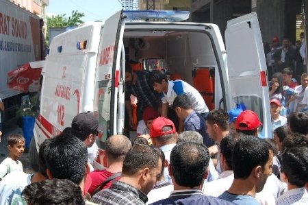 1 Mayıs’ı izleyen genç elektrik akımına kapıldı