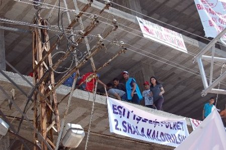 1 Mayıs’ı izleyen genç elektrik akımına kapıldı