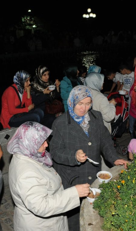 10 Bin Kişi Aşure Geleneğinde Buluştu