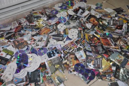 10 Bin Korsan Kitap Ele Geçiren Konya Polisi, Kitapları Taşırken Terledi