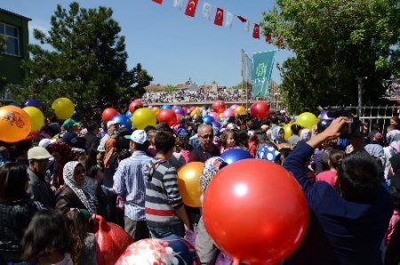 10 bin platesli rekor denemesinde yaklaşık 50 çocuk kayboldu