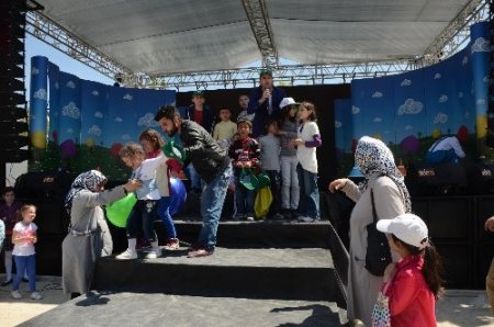 10 bin platesli rekor denemesinde yaklaşık 50 çocuk kayboldu