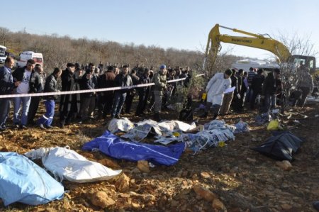 10 kişinin öldüğü kazada TIR şoförünün uyuduğu iddia edildi