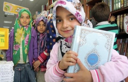 '10 TL’ye sen de bir Kur’an al, bir çocuğun daha Kur’an-ı Kerimi olsun'