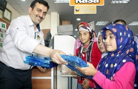 '10 TL’ye sen de bir Kur’an al, bir çocuğun daha Kur’an-ı Kerimi olsun'