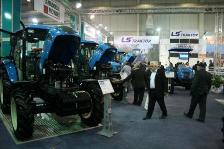 100 Kişinin İşini Tek Başına Yapan Makine Çiftçilerin İlgi Odağı Oldu