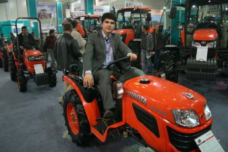 100 Kişinin İşini Tek Başına Yapan Makine Çiftçilerin İlgi Odağı Oldu