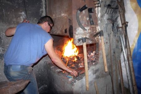 100 yıllık ata mesleğini yaşatmaya çalışıyor