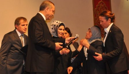 103 Yaşındaki Emine Nineden Başbakan’a “dinle” Telkini