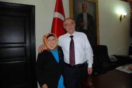 106 yaşındaki Emine Nine'den vefa ziyareti