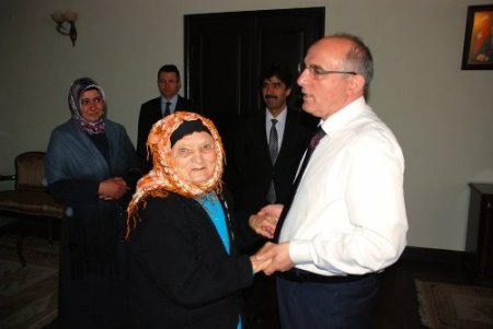 106 yaşındaki Emine Nine'den vefa ziyareti