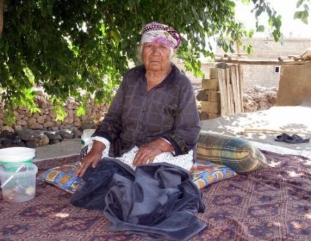 107 Yaşındaki Kadın, Zihinsel Engelli Kızıyla 5 Yıldır Karanlıkta Yaşıyor