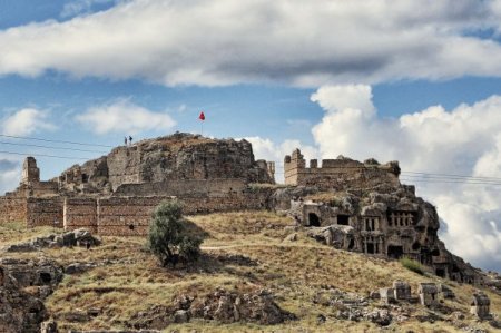 11 bin yıllık Tlos, bilim adamları ve turistlerin ilgi odağı oldu