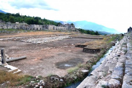 11 bin yıllık Tlos, bilim adamları ve turistlerin ilgi odağı oldu