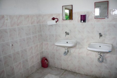 11 yıl önce köye atandı, önce köy camisini sonra mezarlığını değiştirdi