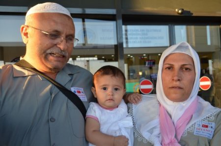 11 yıllık bebek hasretlerini sona erdiren Damla Nur'la hacca gidiyorlar