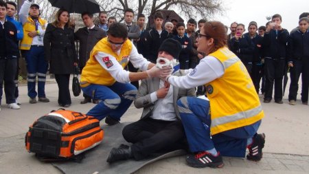 112 acil ekiplerinin ‘kaza tatbikatı’ nefes kesti