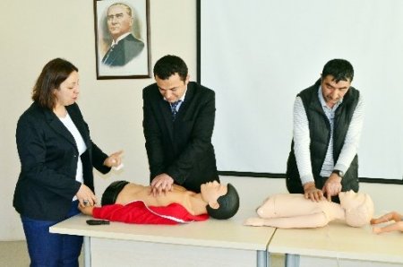 112 personeli ilk yardım eğitimi veriyor