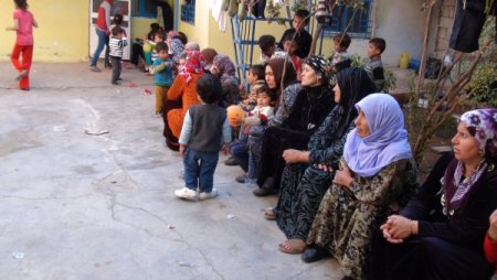 115 kişi bir evde yaşıyor