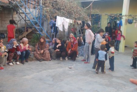 115 kişi bir evde yaşıyor