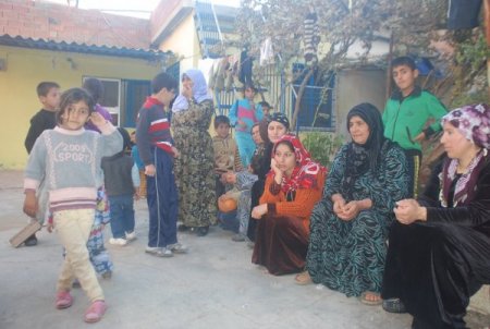 115 kişi bir evde yaşıyor