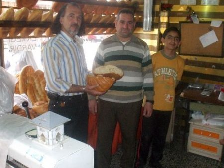 12 Yıllık Fırıncı Rekabet Edebilmek İçin Ekmeğin İçine Altın Koyuyor