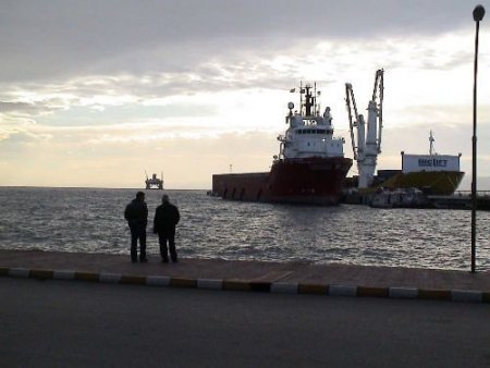 122 Metrelik Petrol Arama Platformu Sinop'a Ulaştı