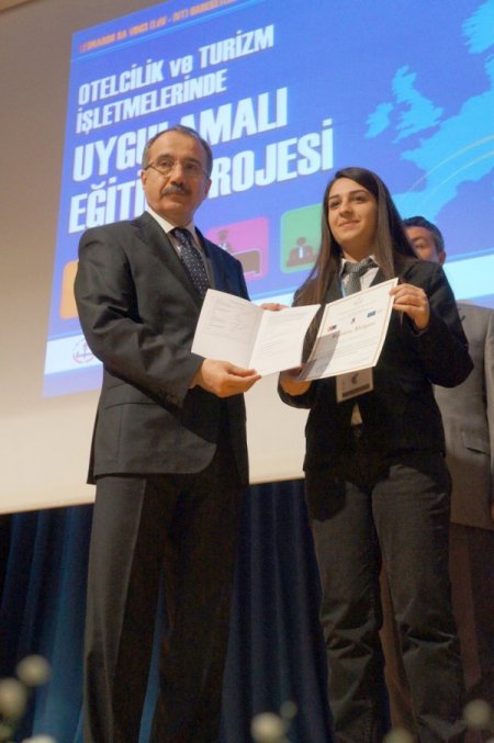 125 turizm meslek lisesi öğrencisi 4 Avrupa ülkesinde eğitim gördü