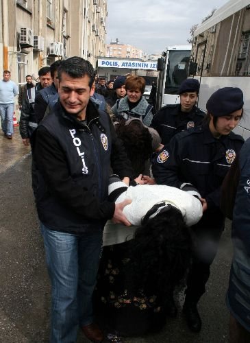 13 İlde Hırsızlık Yaptığı İddia Edilen 'kadın Yoğunluklu' Çete Çökertildi: 28 Gözaltı