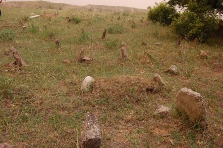 13 Metrelik Mezar Hayrete Düşürdü