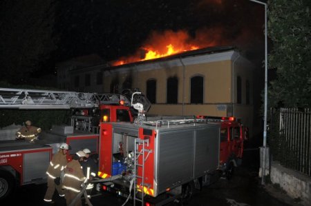 130 Yıllık Tarihi Kamu Binası Alev Alev Yandı