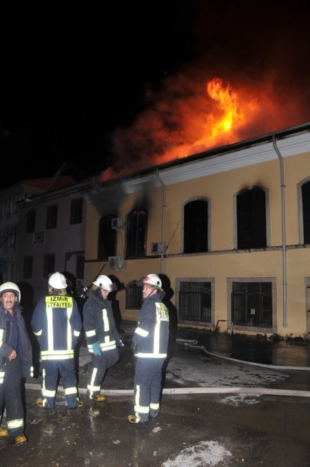 130 Yıllık Tarihi Kamu Binası Alev Alev Yandı