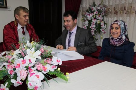 14 Şubat'ta nişanlanan çift, nikah için de aynı tarihi seçti