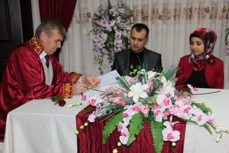 14 Şubat'ta nişanlanan çift, nikah için de aynı tarihi seçti