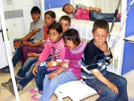 142 öğrenci yediği yemekten zehirlendi