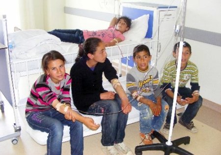 142 öğrenci yediği yemekten zehirlendi