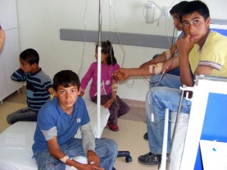 142 öğrenci yediği yemekten zehirlendi